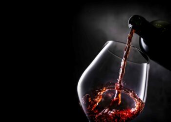 imagen de beber vino puede ayudar a proteger contra las cataratas