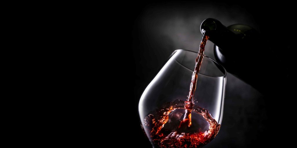 imagen de beber vino puede ayudar a proteger contra las cataratas