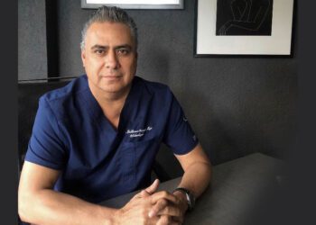 El Dr. Guillermo Ocampo presente en la clase: “Manejo de opciones en el tratamiento de la presbicia”