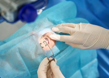 Médicos de la Ciudad de Nueva York realizan trasplante de un ojo