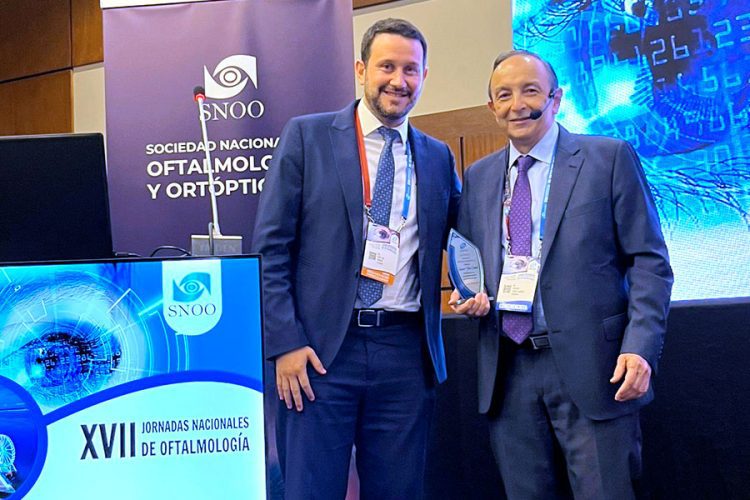 El Dr. Eduardo Viteri Coronel reconocido por la SNOO Ecuador