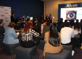 Alcon impulsa la oftalmología con conferencias y talleres