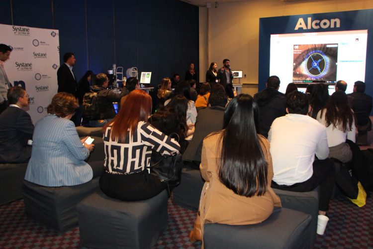 Alcon impulsa la oftalmología con conferencias y talleres
