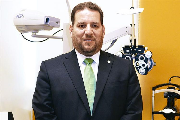 Éxito en ESCRS 2024: Un análisis en el Podcast “Entre oftalmólogos con el Dr. Viteri”