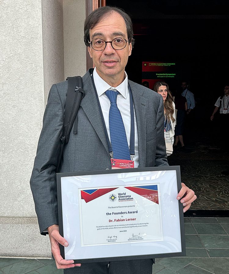 El Dr. Fabián Lerner recibe el “Founder Award” de la Asociación Mundial de Glaucoma