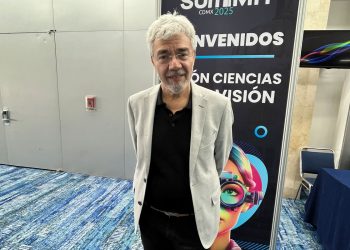El Dr. Martín Gallegos Duarte presenta el libro Neuroestrabismo