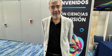 El Dr. Martín Gallegos Duarte presenta el libro Neuroestrabismo