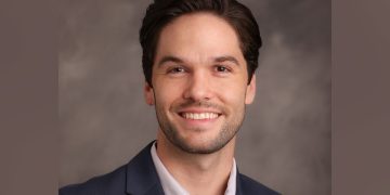 El Dr. Jonathan Tijerina presenta una técnica quirúrgica innovadora en el III Young Curso Film Festival