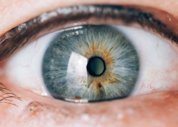 ¿Pueden los pacientes con glaucoma recibir lentes intraoculares premium?