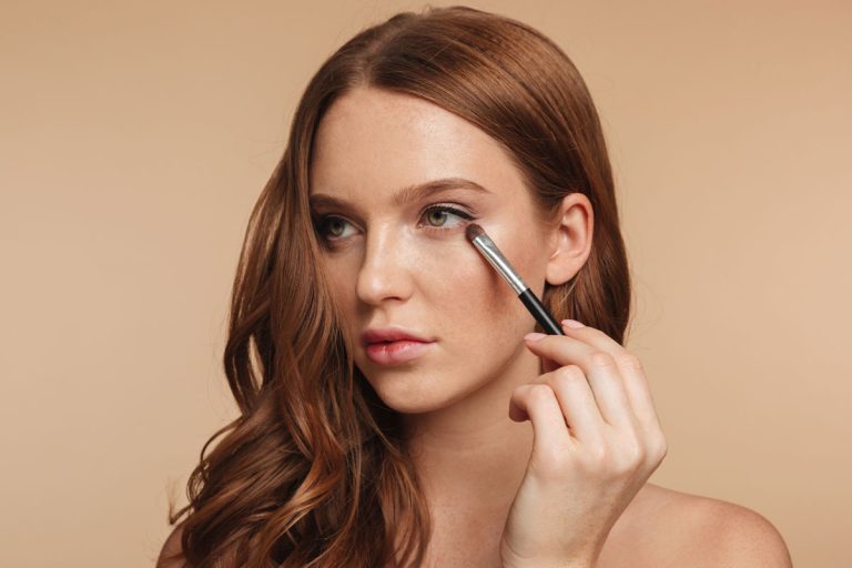 Lesiones oculares por productos de belleza: miles de emergencias al año